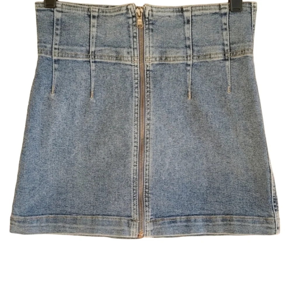 FREE PEOPLE VIRGO Front Zip Jean Skirt 27 Mini Indigo Blue Light Wash Denim - Picture 11 of 14